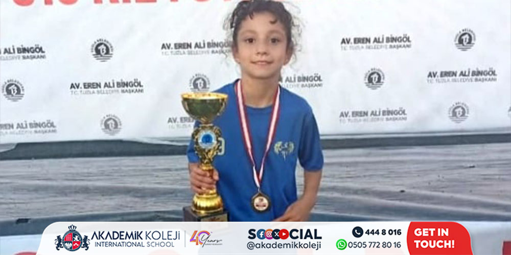 U13 Kız Futbol Turnuvasında Birincilik! Asel Erva Gündoğan'dan Büyük Başarı