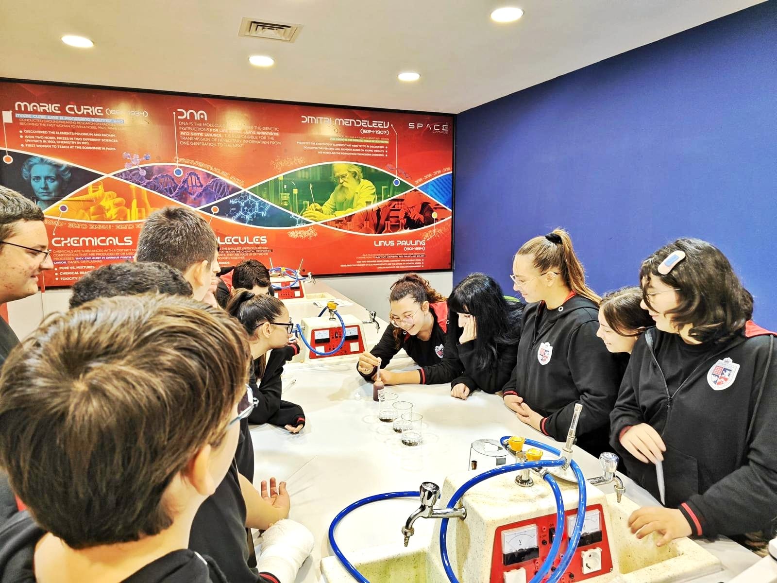 Biyoloji Dersinde Difüzyon Deneyi: Bilimsel Yöntemle Öğrenmenin Heyecanı Biyoloji Dersinde Difüzyon Deneyi: Bilimsel Yöntemle Öğrenmenin Heyecanı