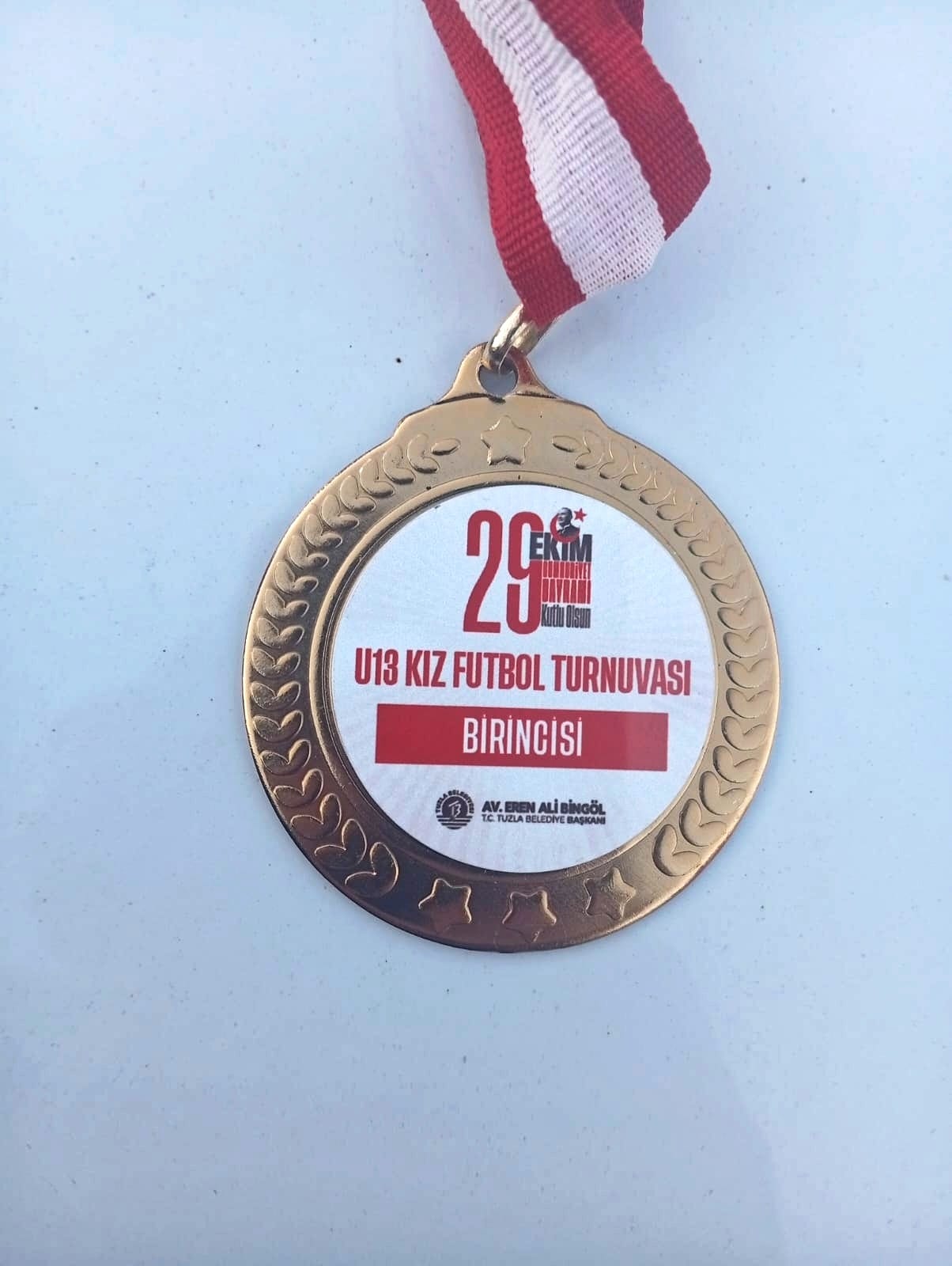 U13 Kız Futbol Turnuvasında Birincilik! Asel Erva Gündoğan'dan Büyük Başarı