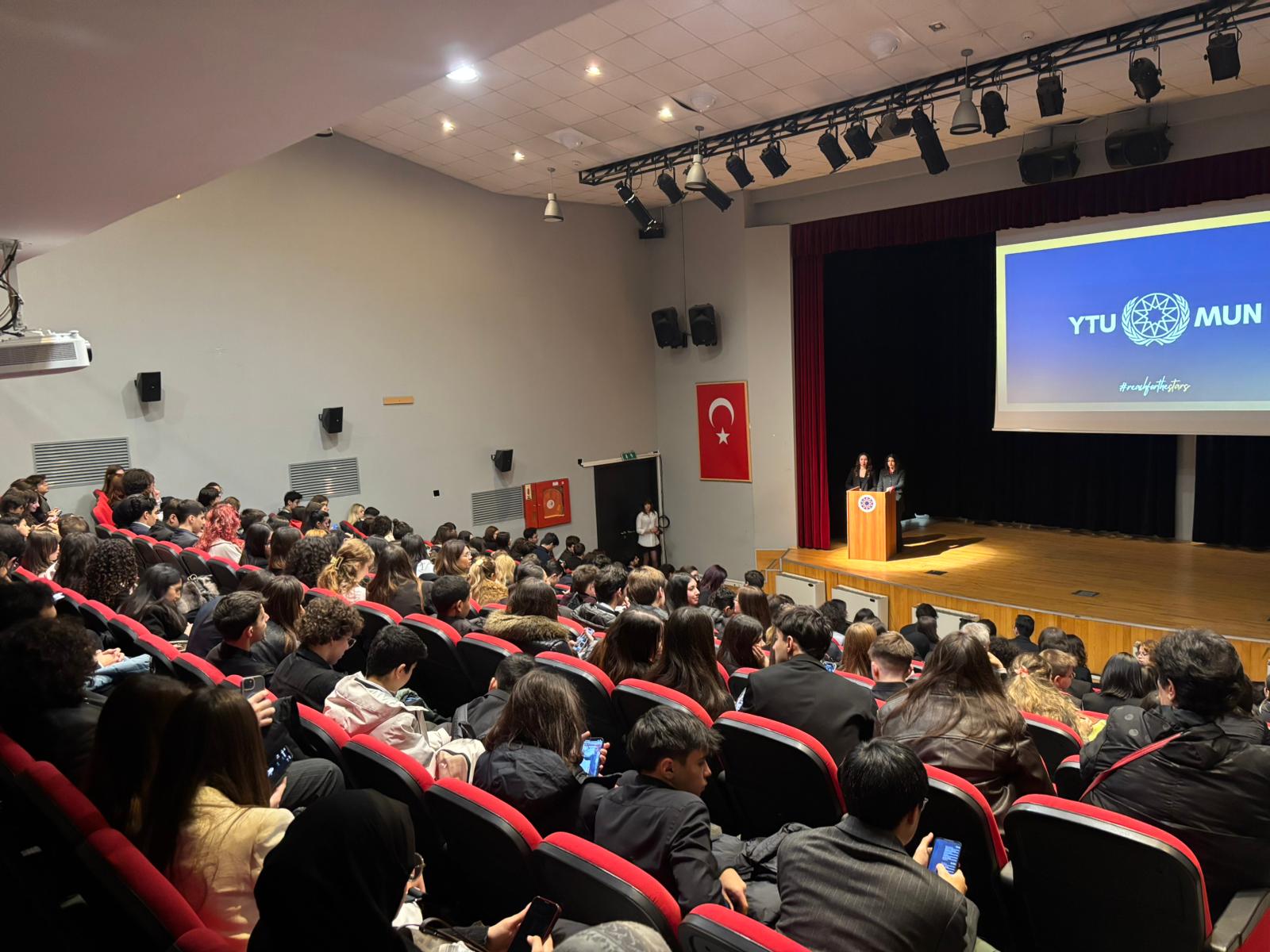 Anadolu Lisesi Öğrencileri YTÜ MUN Konferansı’nda
