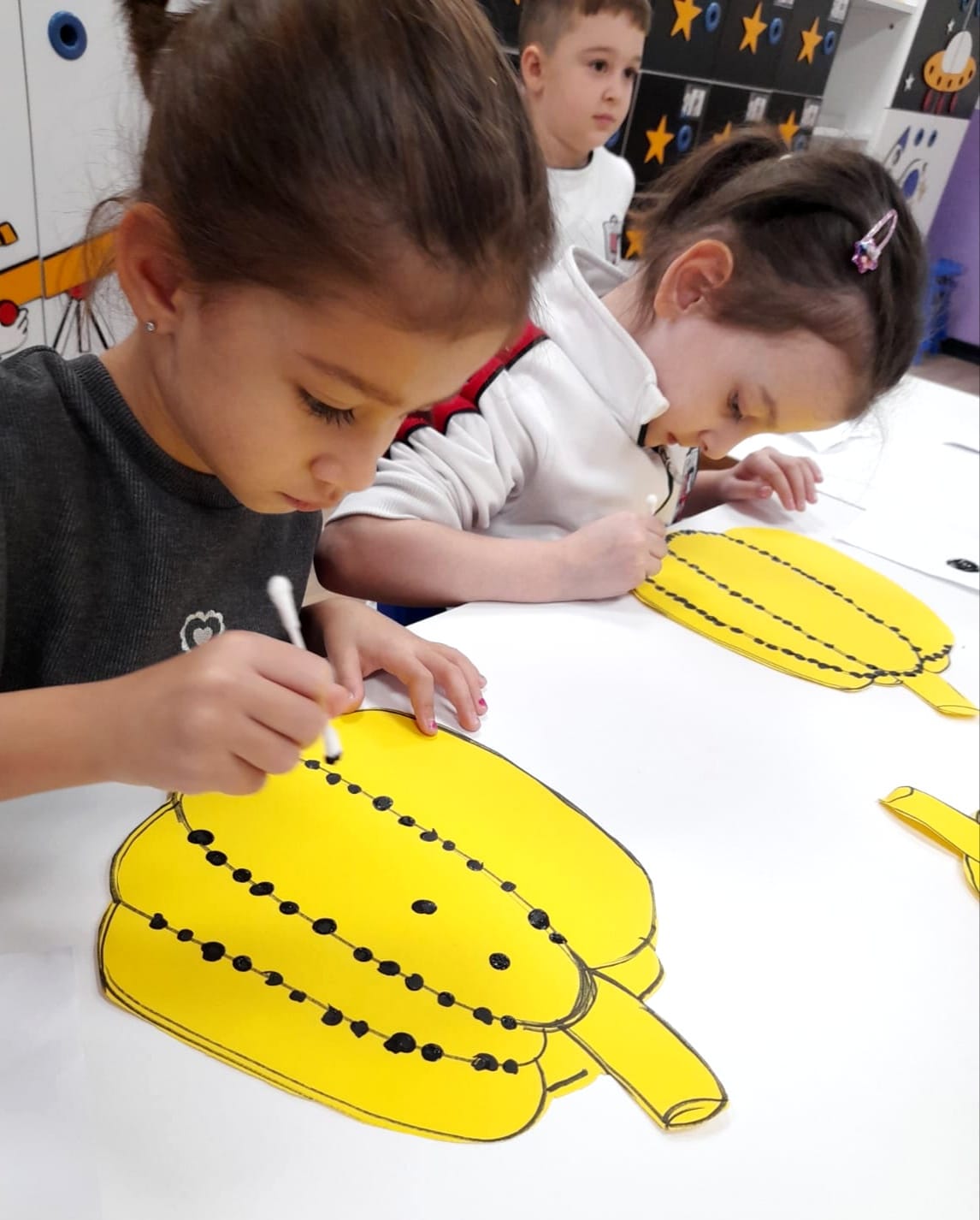 Yayoi Kusama'nın İzinde: Noktaların Büyülü Dünyası Yayoi Kusama'nın İzinde: Noktaların Büyülü Dünyası