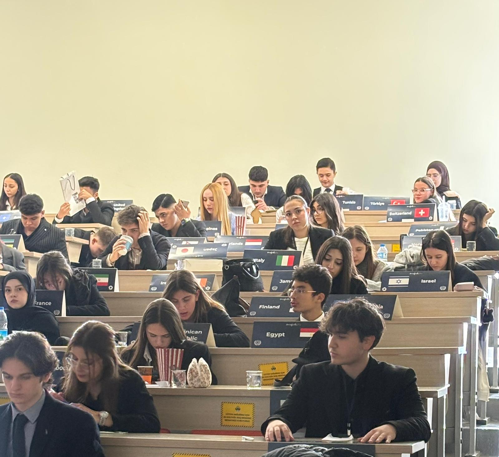 Anadolu Lisesi Öğrencileri YTÜ MUN Konferansı’nda