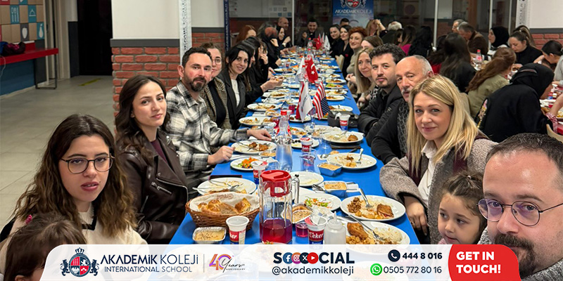 Akademik Koleji Ailesiyle İftar Yemeği