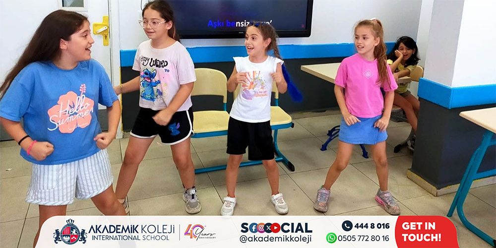 Cupcake Süsleme, Kan Grupları Deneyi ve Karaoke Keyfi | Yaz Okulu 2025 Cupcake Süsleme, Kan Grupları Deneyi ve Karaoke Keyfi | Yaz Okulu 2025