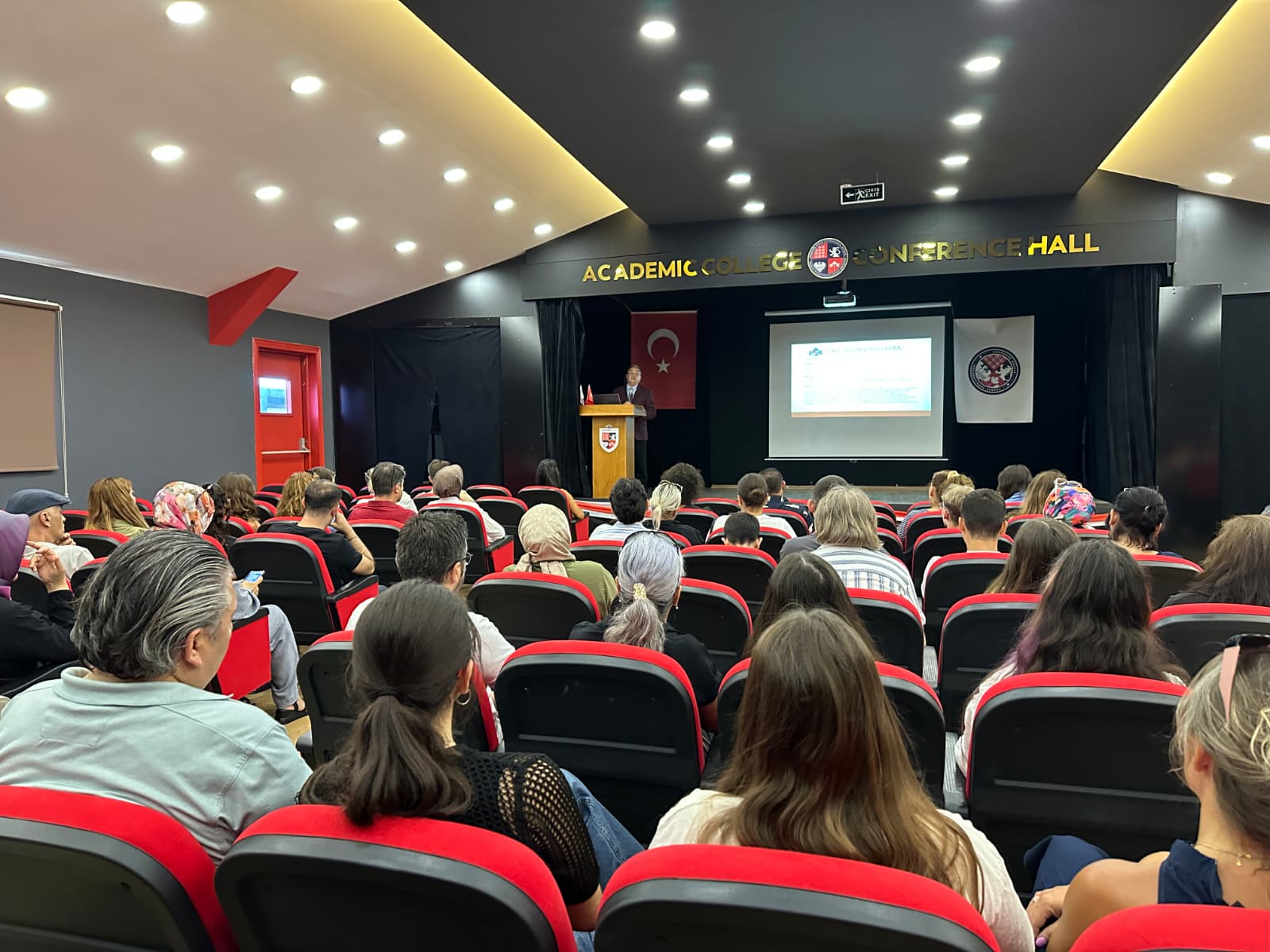 Akademik Koleji Yaz Okulu'nda Elmer Temalı Sanat ve Teknoloji Etkinlikleri