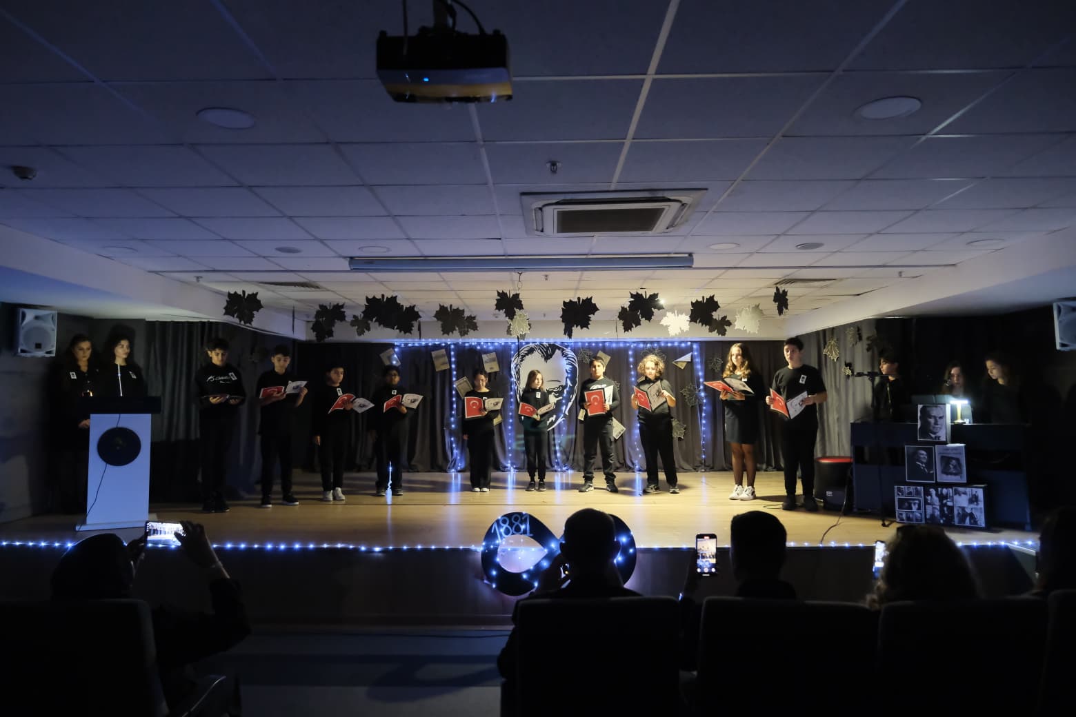 İlkokulda 10 Kasım: Şiir, Gösteri ve Özel Çalışmalar