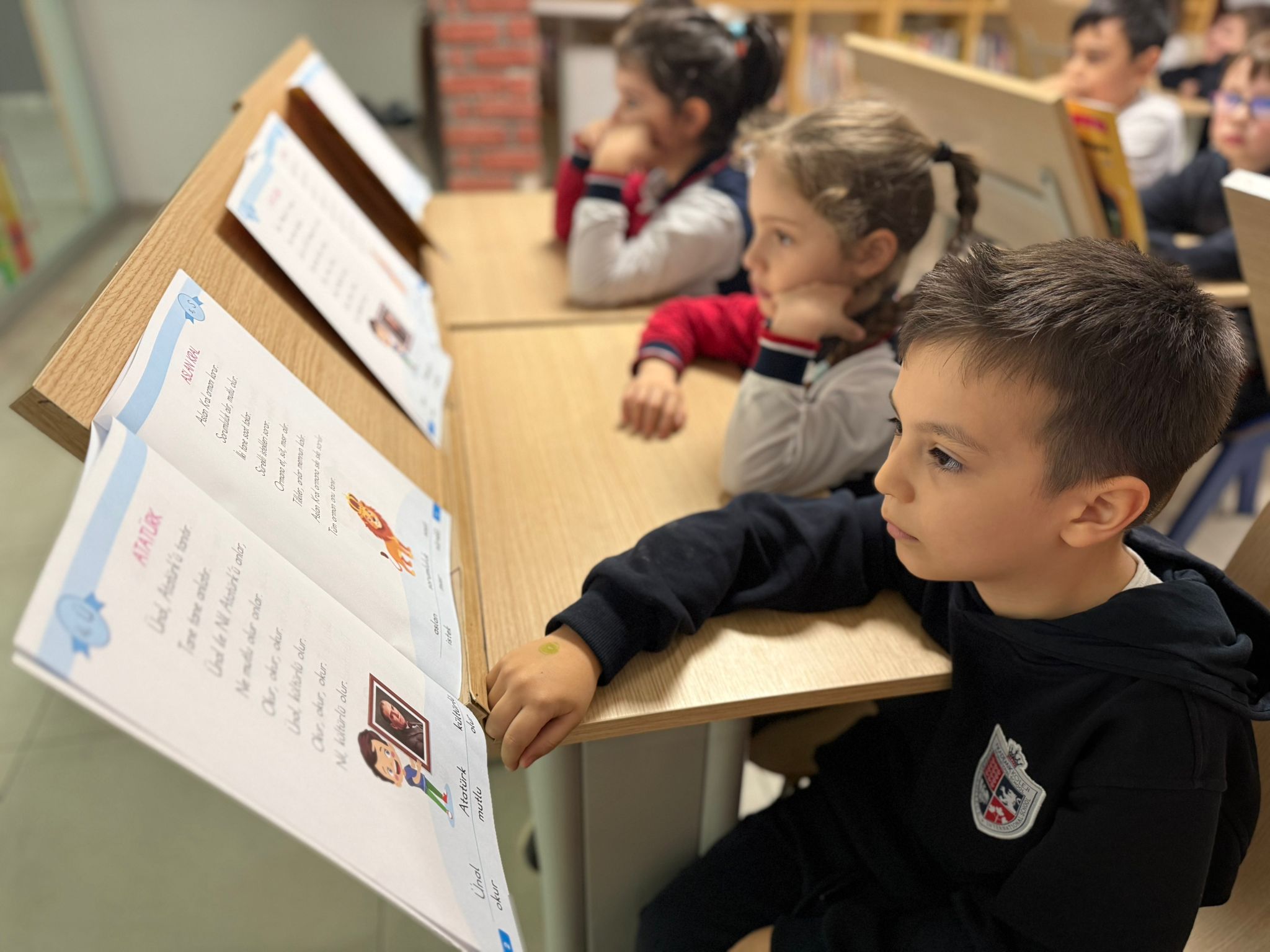 Birinci Sınıflarla Kütüphane Okuma Etkinliği: İlk Okuma Adımları