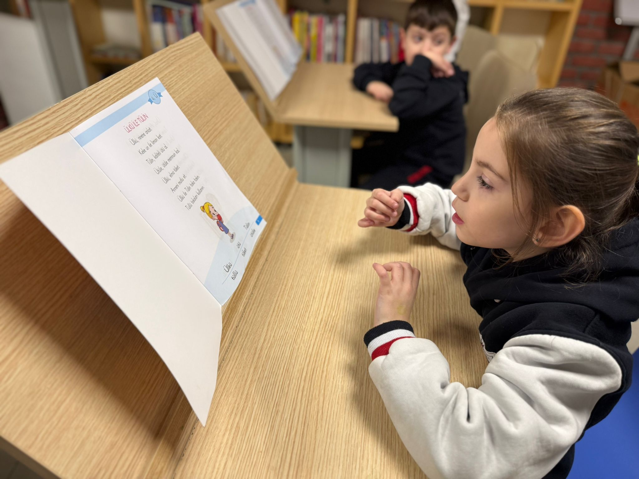 Birinci Sınıflarla Kütüphane Okuma Etkinliği: İlk Okuma Adımları