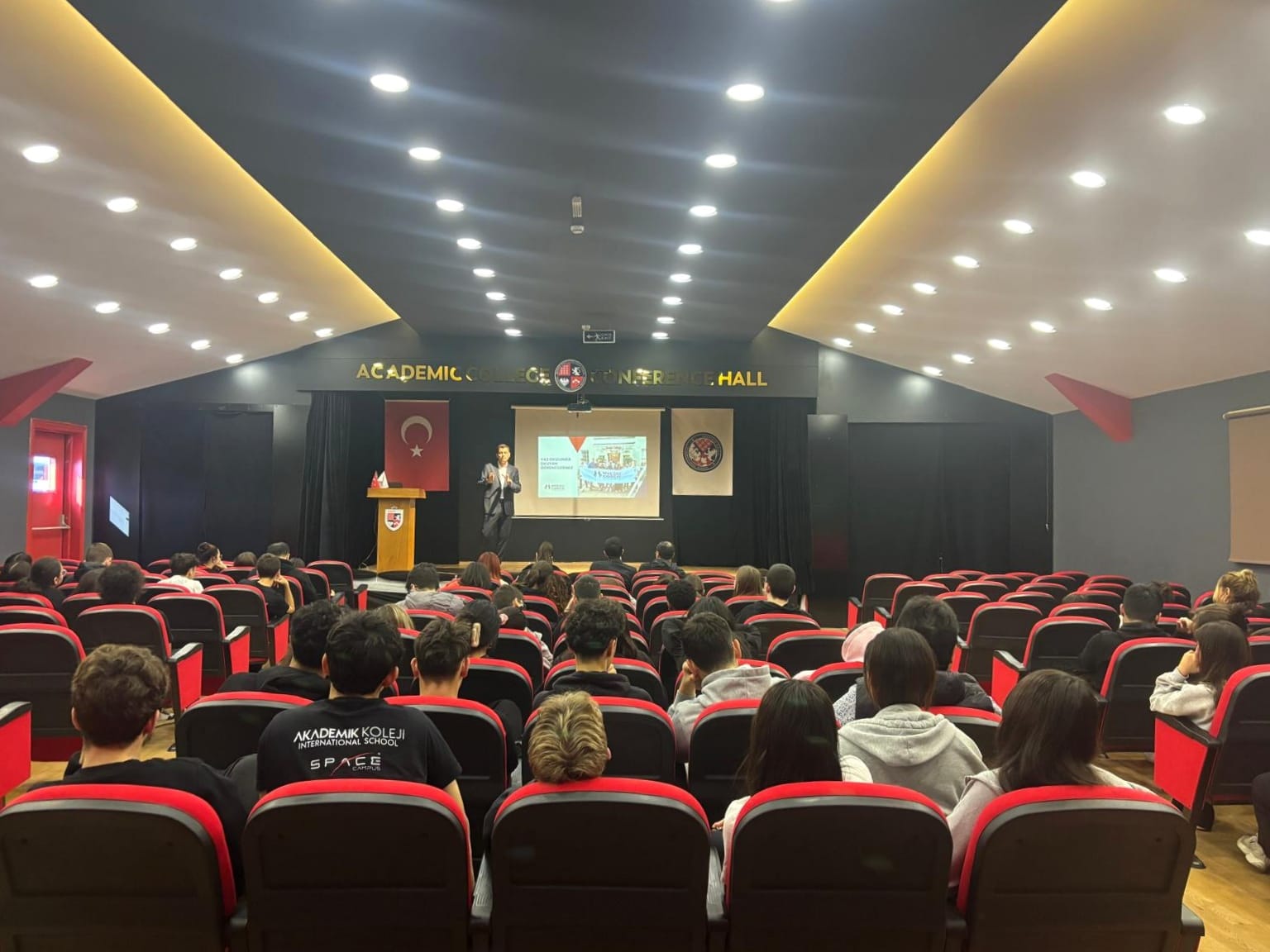 Anadolu Lisesi Kariyer Günleri: Uluslararası Eğitim Fırsatları ve Yaz Kampı Semineri