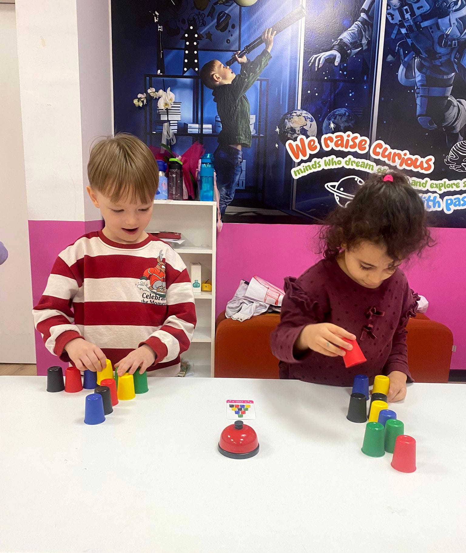 Okul Öncesi Rehberlik Dersi: Renkli Bardaklarla Eğitici ve Keyifli Oyun