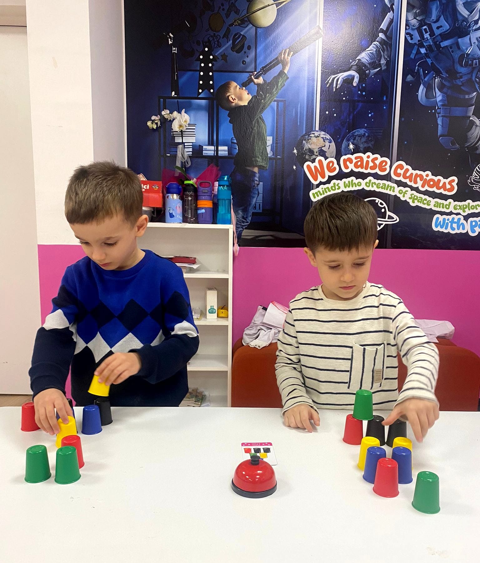 Okul Öncesi Rehberlik Dersi: Renkli Bardaklarla Eğitici ve Keyifli Oyun