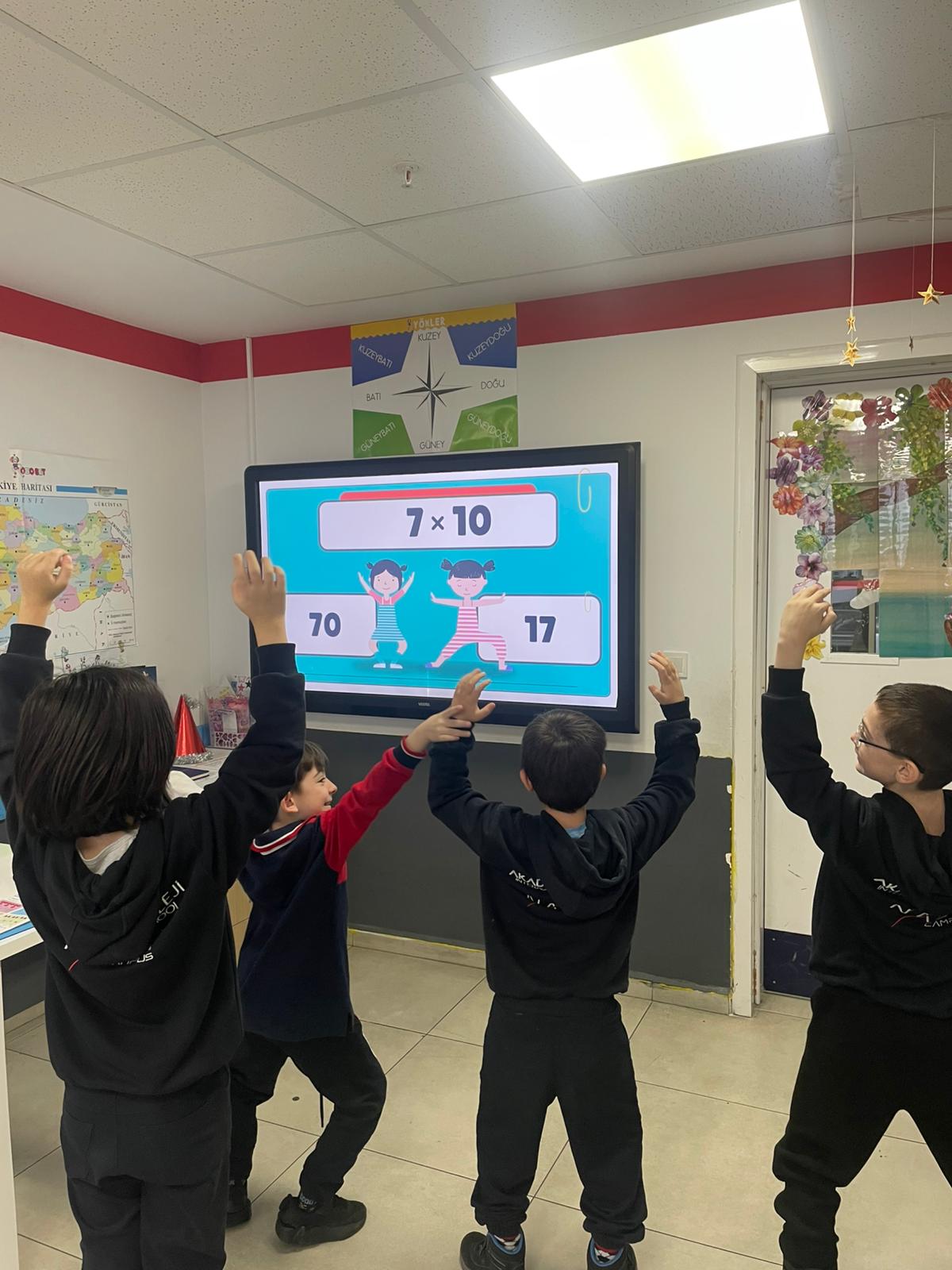 2/A Sınıfında Teknoloji ve Hareket Odaklı Matematik Dersi