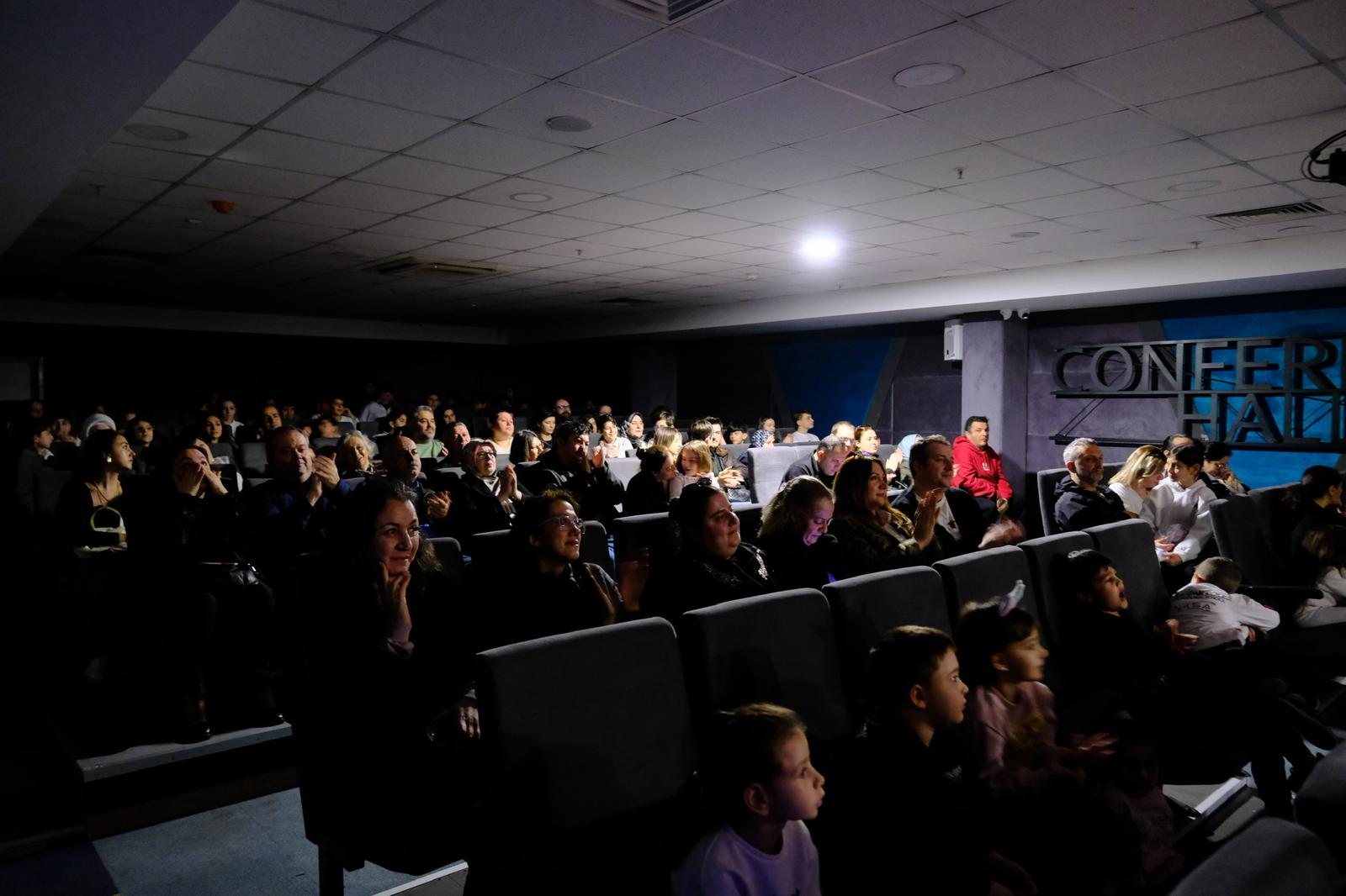 Ortaokul Öğrencilerinden 18 Mart Çanakkale Zaferi Gösterisi