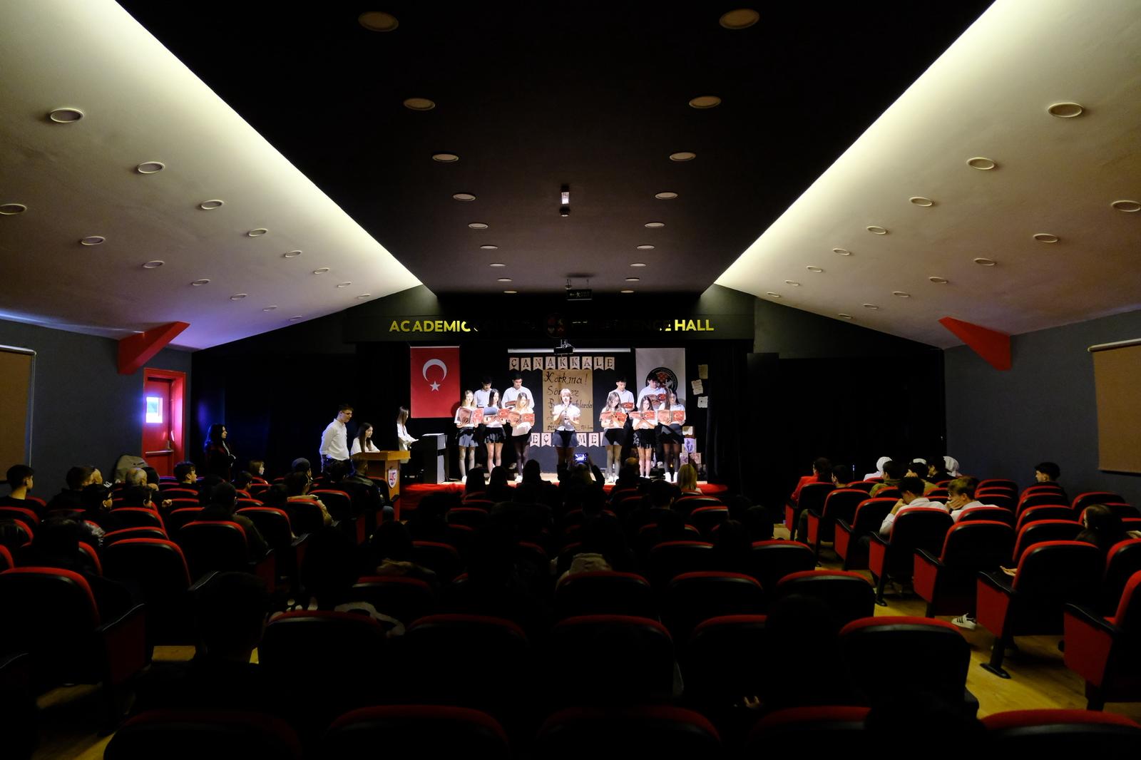 18 Mart Anma: Anadolu Lisesi Öğrencilerinden Tarih Bilinci ve Vefa Üzerine Gösteri