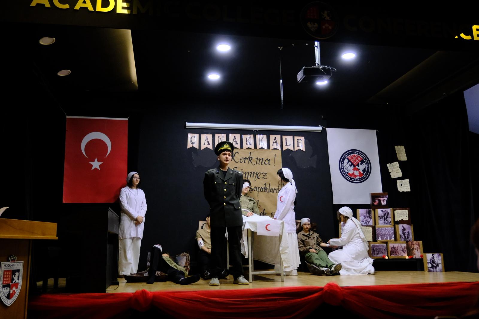 18 Mart Anma: Anadolu Lisesi Öğrencilerinden Tarih Bilinci ve Vefa Üzerine Gösteri