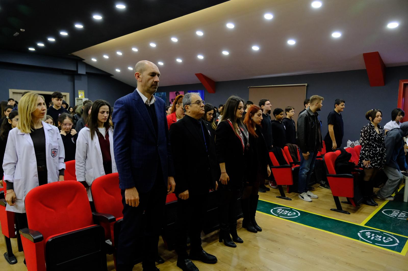 18 Mart Anma: Anadolu Lisesi Öğrencilerinden Tarih Bilinci ve Vefa Üzerine Gösteri