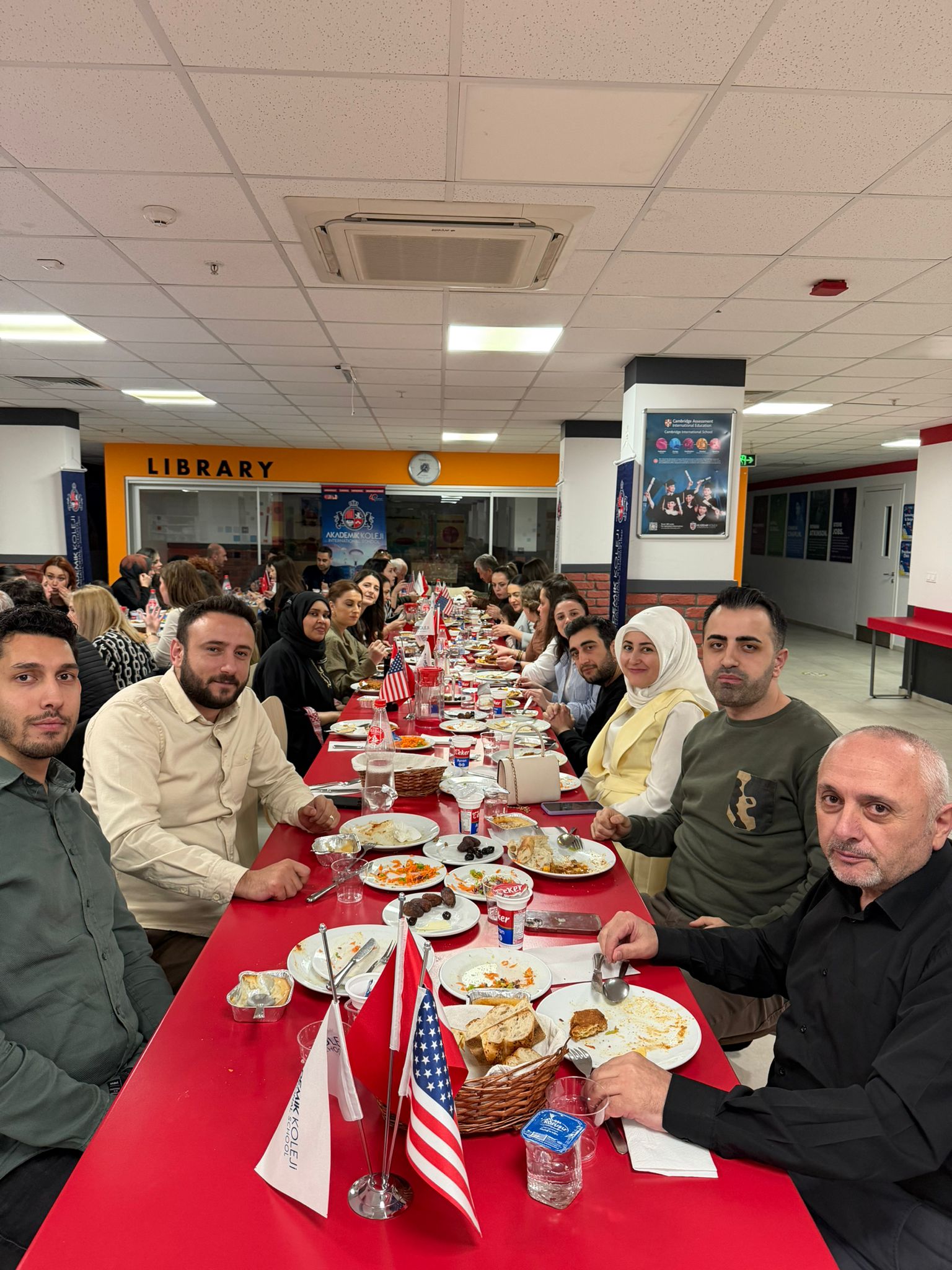 Akademik Koleji Ailesiyle İftar Yemeği