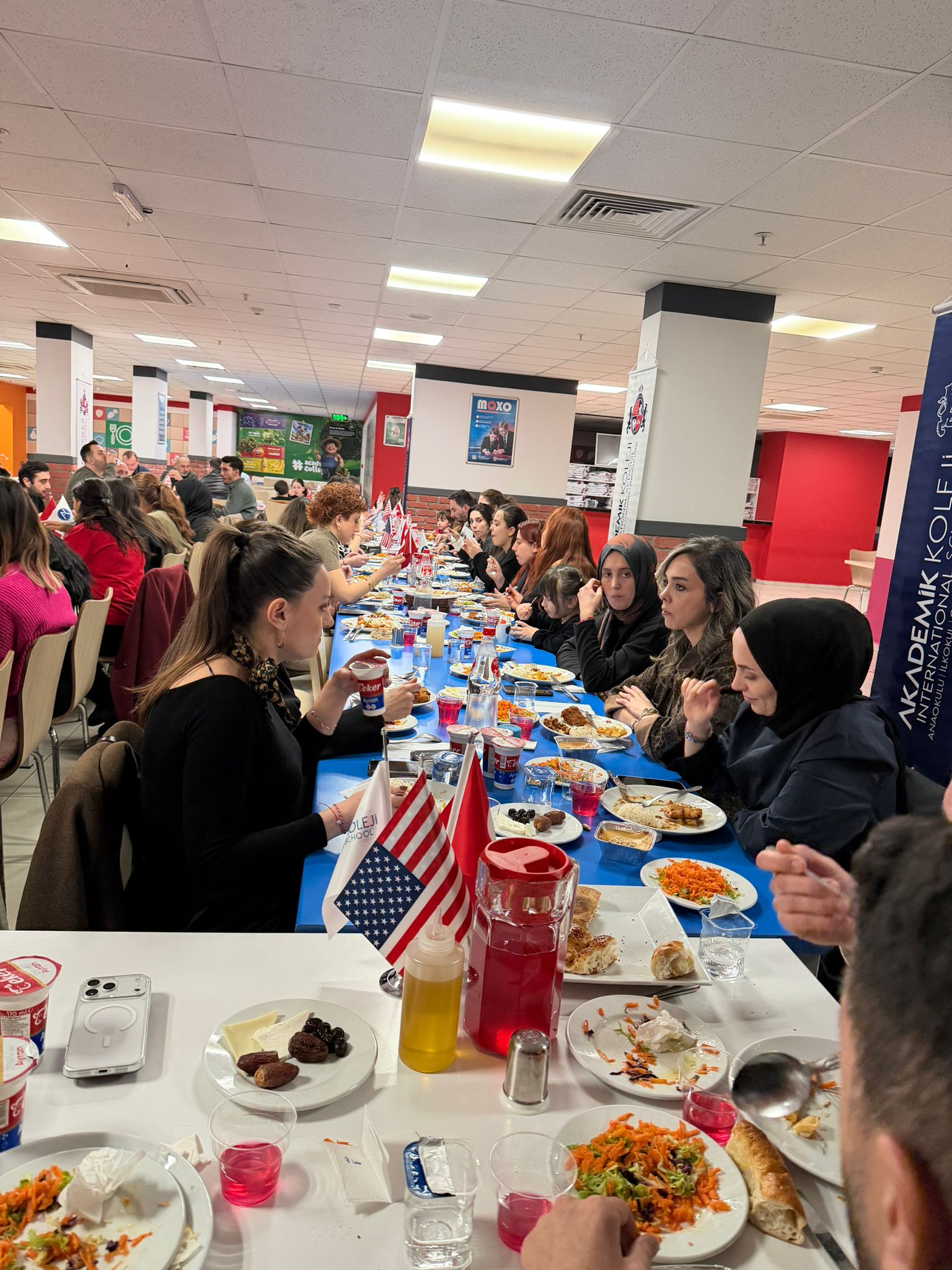 Akademik Koleji Ailesiyle İftar Yemeği