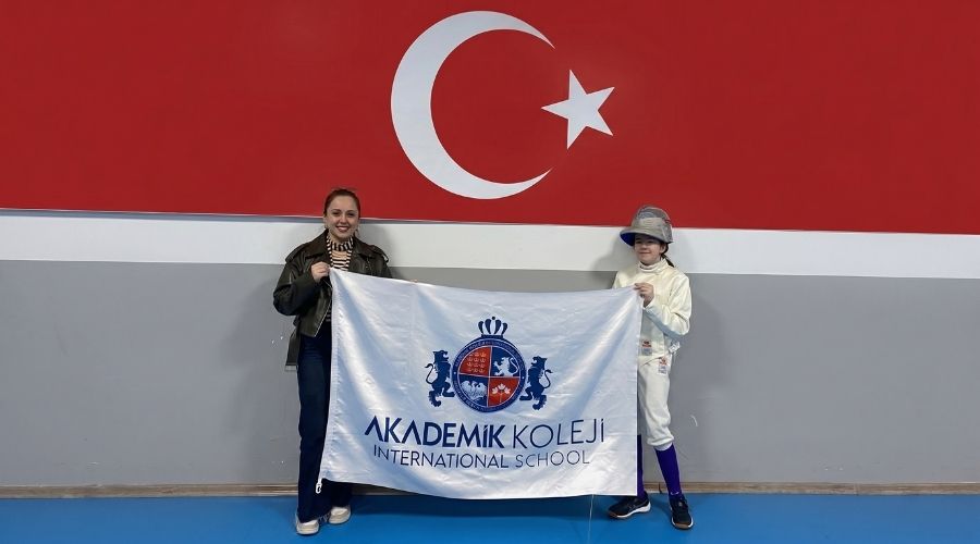 Eskrimde Zirve Yine Bizimle: Ekin Çavundur Şampiyon Oldu!