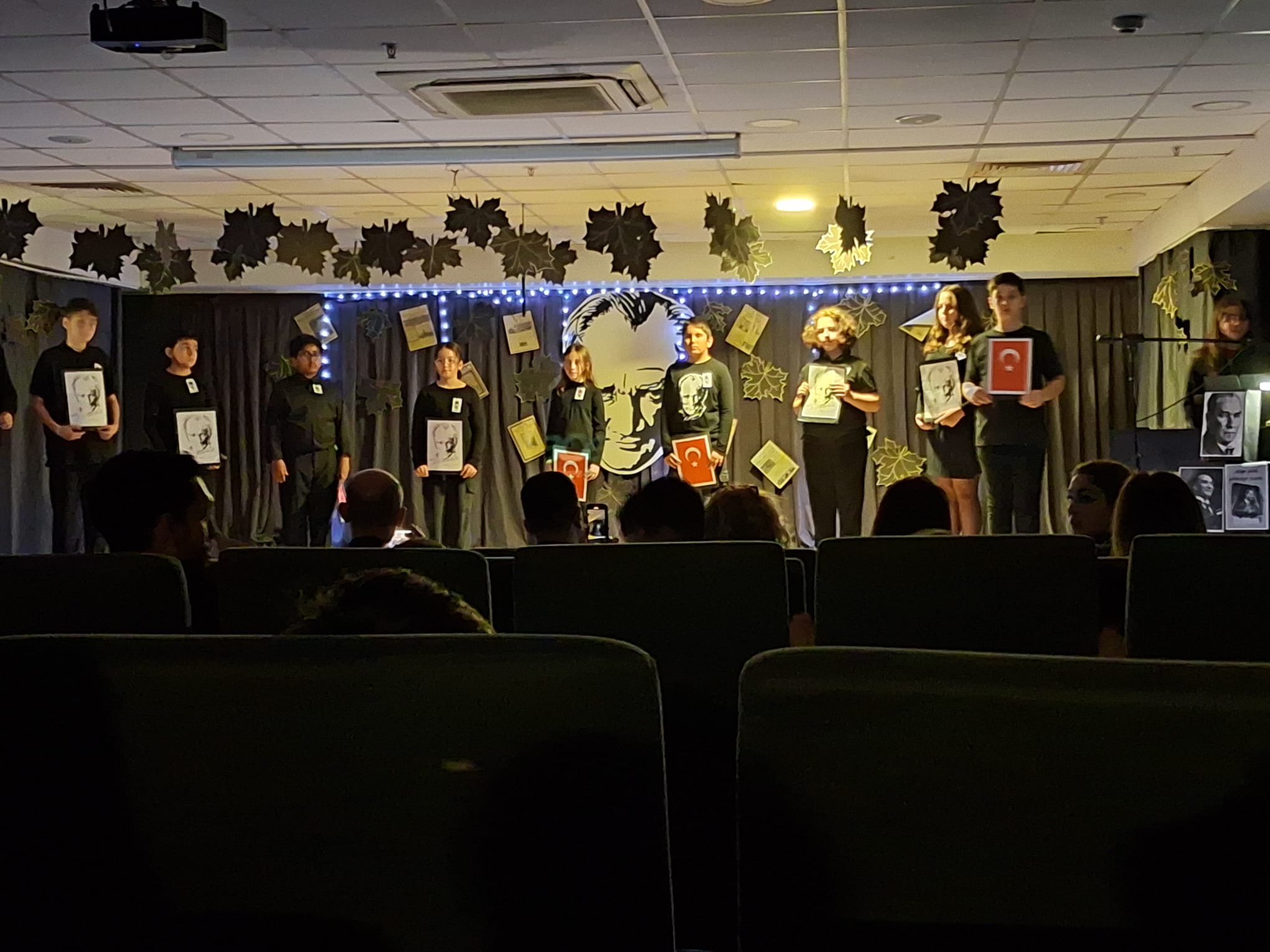 İlkokulda 10 Kasım: Şiir, Gösteri ve Özel Çalışmalar